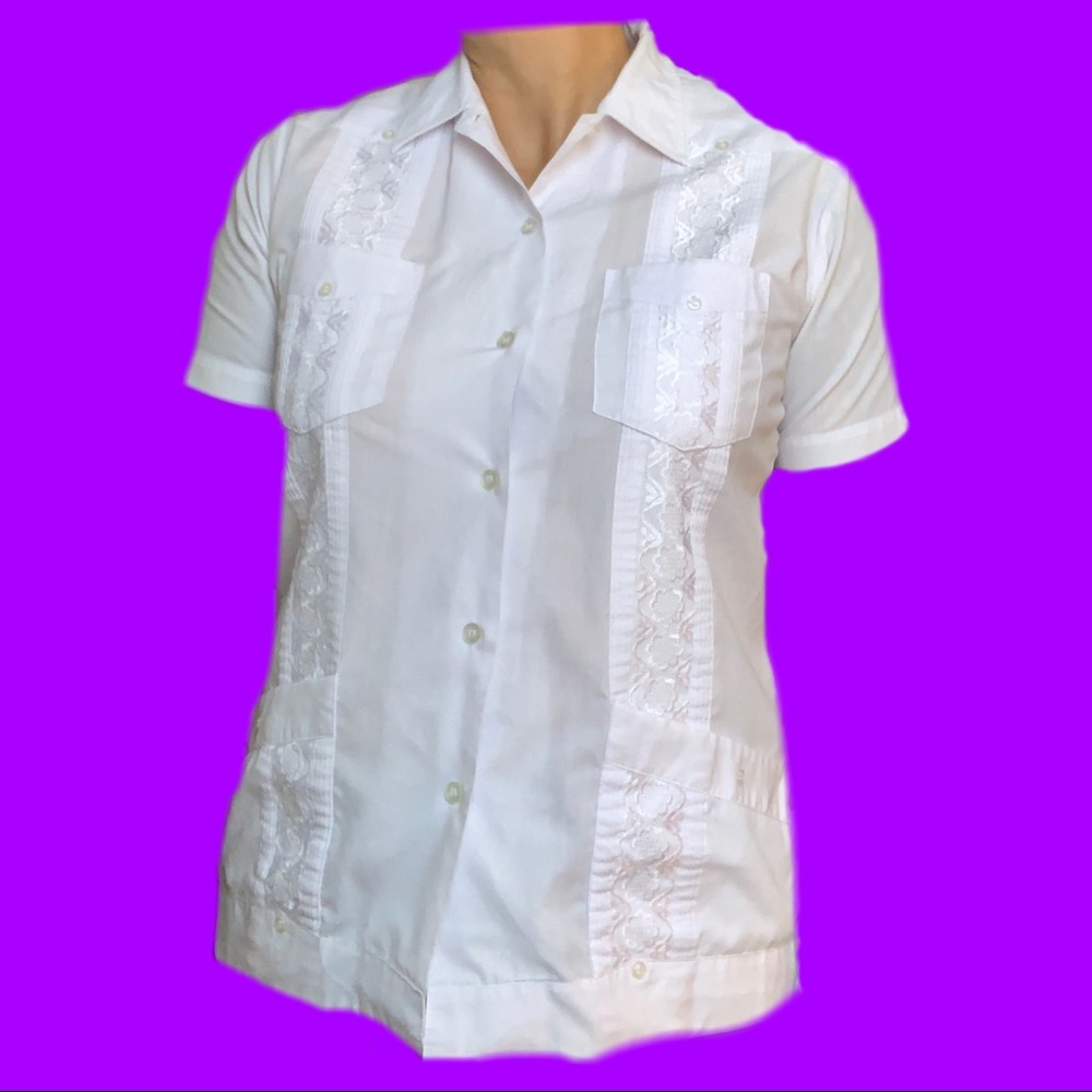 ✿ Woman white guayabera